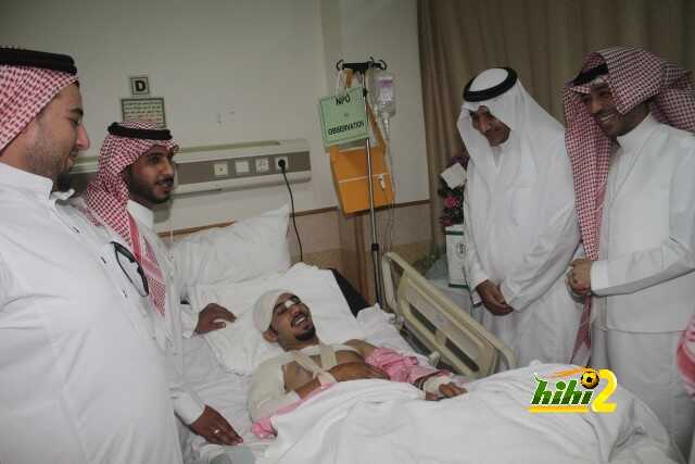 وفد أهلاوي يزور المشجع الزهراني بمستشفى الملك فهد