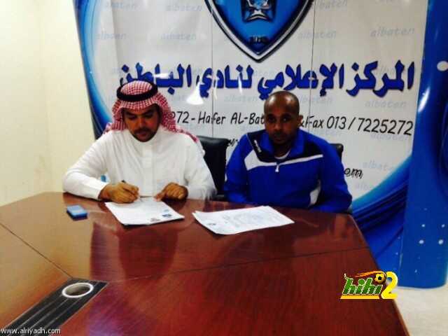 لاعب الهلال السابق يوقع مع الباطن