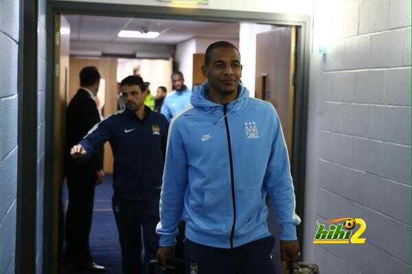 صور : وصول لاعبي مانشستر سيتي لملعب الاتحاد