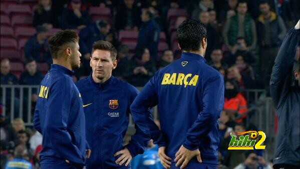 صور : نجوم برشلونة يجرون عمليات الاحماء