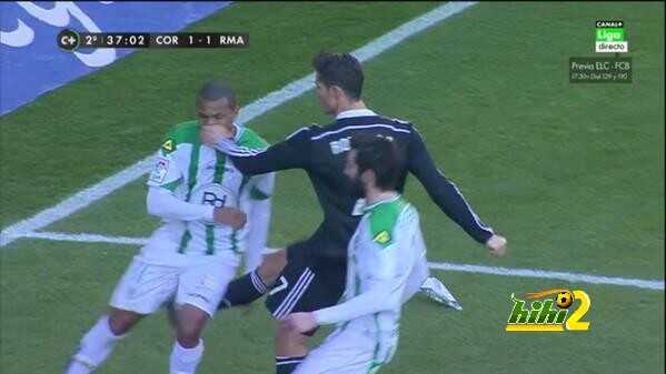 صورة : كريستيانو اعتدى على لاعب آخر لقرطبة قبل الطرد ..!