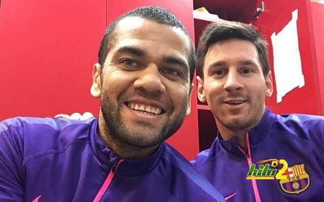 selfie-alves-con-messi-vestuario-1422354282865