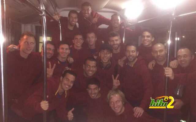 luis-suarez-inmortalizo-toda-plantilla-autobus-del-aeropuerto-1422487757980