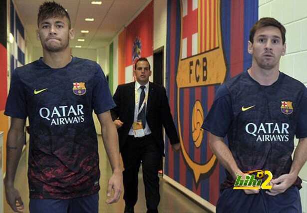 صور : وصول نجوم برشلونة إلى ملعب الكامب نو