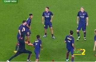 صور : نجوم برشلونة يجروون عمليات الاحماء استعدادا لملقا