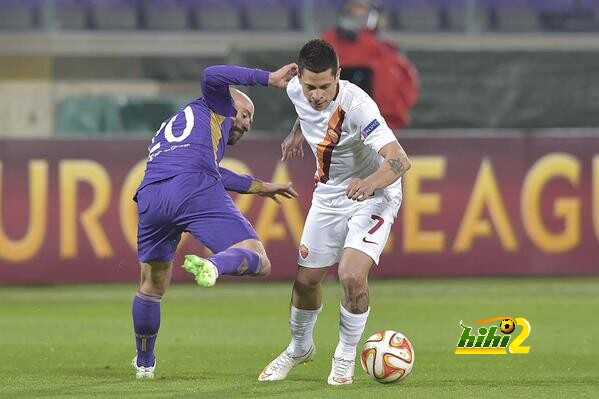 صور  : فيورنتينا ينهي الشوط الاول من قمة الأرتيمو فرانكي متقدما على روما