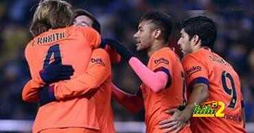 صورة : غرفة ملابس نجوم برشلونة في ملعب ايبار !