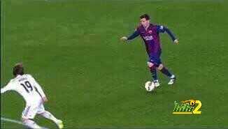 صورة : شاهد ماذا فعل ميسي بمودريتش في الكلاسيكو ..؟!