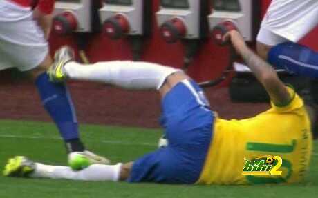 صورة : غاري ميديل يتهم نيمار بالتمثيل !