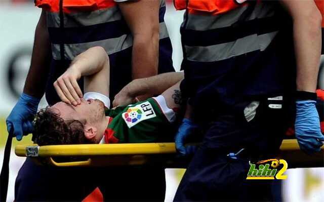 iker-muniain-lamenta-mientras-retirado-camilla-tras-lesion-sanchez-pizjuan-1428162098550