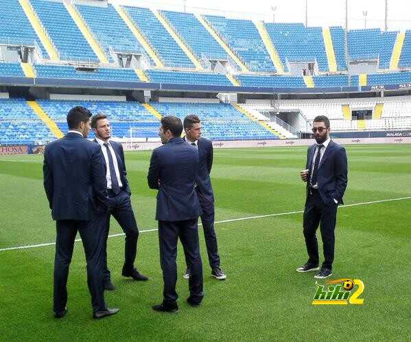 صور : نجوم اتلتيكو في ملعب لاروزاليدا