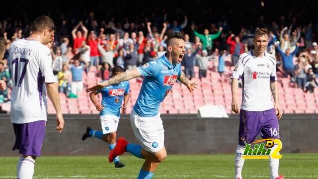 فيديو : نابولي يضرب فيورنتينا بثلاثية نظيفة