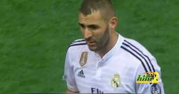 بنزيما يجري فحصاً طبياً إثر إصابته أمام اتليتكو مدريد