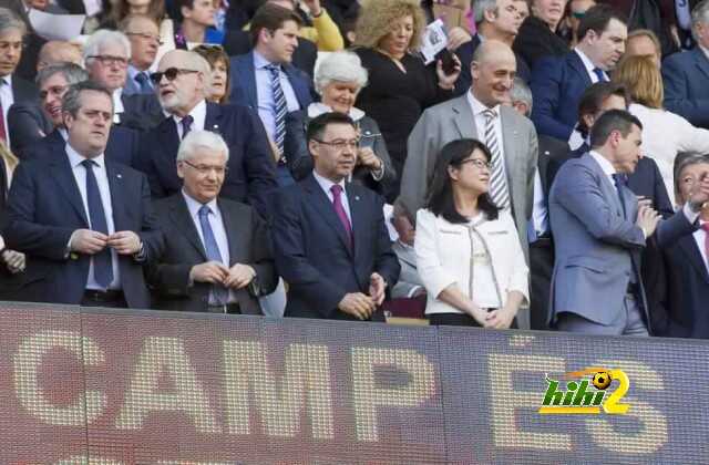 bartomeu en el palco del camp nou