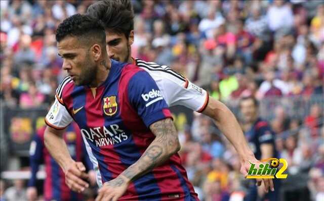 dani-alves-fue-ovacionado-1430249760395