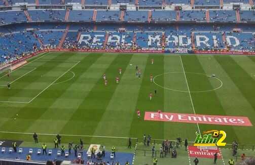 لاعبي ريال مدريد يقومون بعمليات الاحماء
