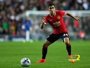 لاعب مانشستر يونايتد يوافق على تجديد عقده