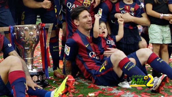 صور : تغريدات لاعبي برشلونة في التتويج بالليجا ووداع تشافي