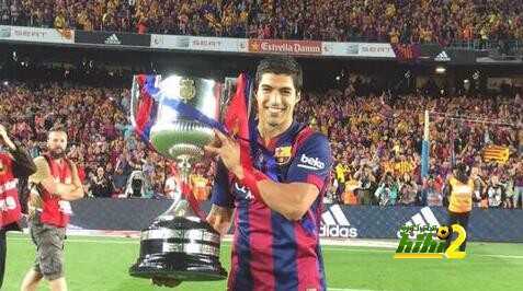 صور : احتفال سواريز بالكأس مع أطفاله