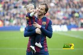 صورة : راكيتيتش يحتفل بالكأس مع ابنته