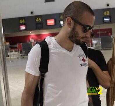 صور : أليكس فيدال يصل  إلى برشلونة