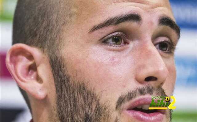 إشبيلية حدد بديل أليكس فيدال