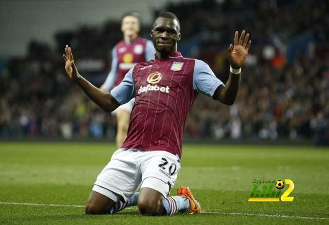 كريستيان بنتيكي لاعب استون فيلا يحتفل بتسجيل هدف في مرمى توتنهام هوتسبير في الدوري الانجليزي الممتاز لكرة القدم بعد ان سجل يوم السبت. تصوير رويترز. هذه الصورة للأغراض التحريرية فقط. ليست للبيع ولا يسمح باستخدامها في حملات تسويقية أو إعلانية.