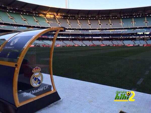 صور : ملعب ملبورن يستعد لمباراة روما وريال مدريد