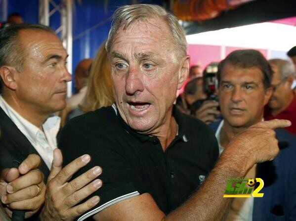 صورة : كرويف وهو يدلي بصوته في الانتخابات