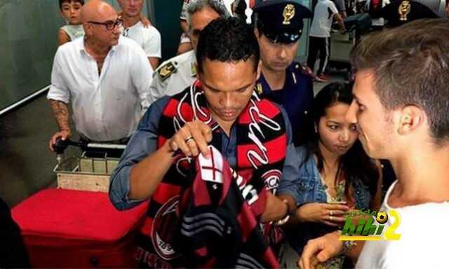 صورة : كارلوس باكا يشارك في تدريبات ميلان