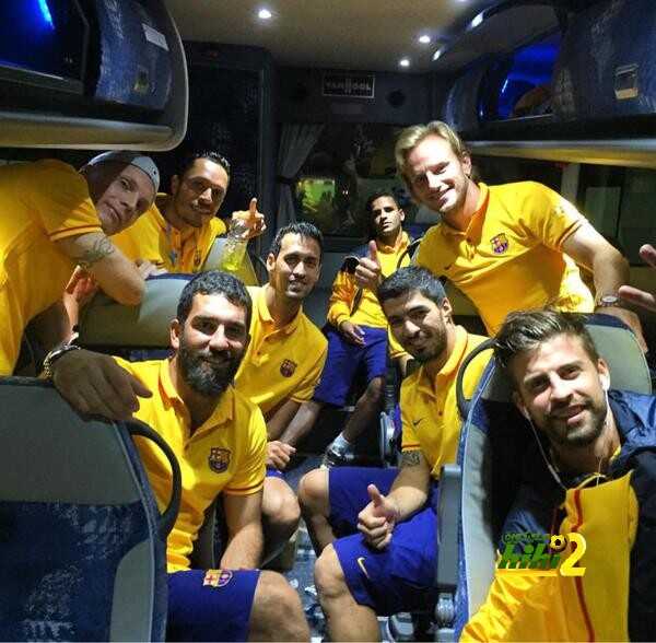 صور : وصول أبطال الثلاثية إلى برشلونة بعد انتهاء جولة الولايات المتحدة