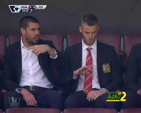 فالديز ودي خيا يتابعان مباراة مانشستر يونايتد وتوتنهام