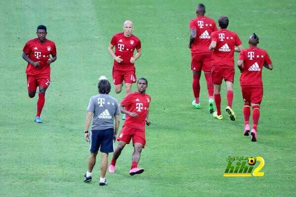 لاعبي بايرن ميونيخ يجرون عمليات الإحماء