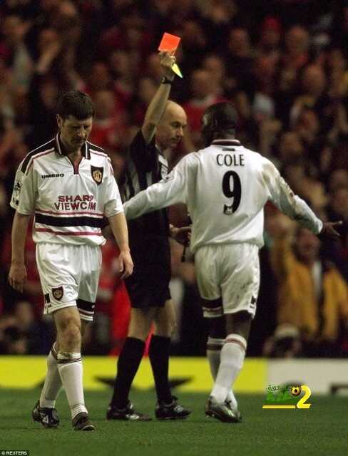 001A3FF300000258-3229070-Denis_Irwin_is_sent_off_by_referee_David_Elleray_for_kicking_the-a-3_1441884270283