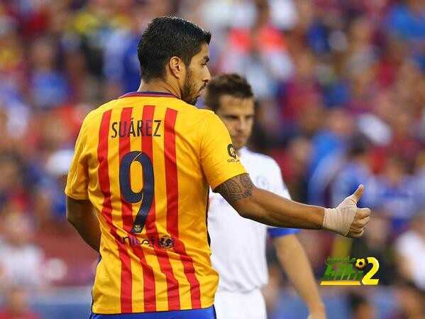 سواريز يفتتح التسجيل لبرشلونة بهدف رأسي رائع