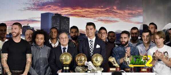 صورة : ريال مدريد يهدي كريستيانو قميصا مكتوب عليه عدد أهدافه مع النادي