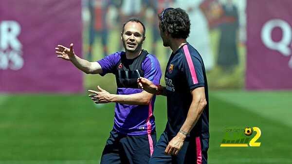 انيستا يتدرب مع برشلونة استعداداً لإيبار
