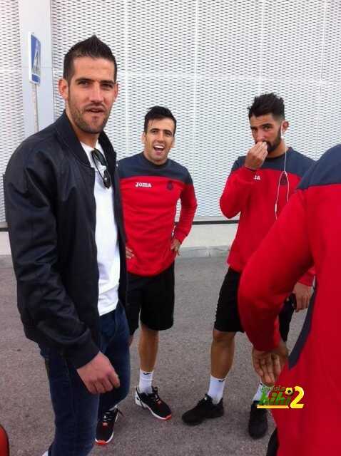 CR__Q54WEAAv0-E