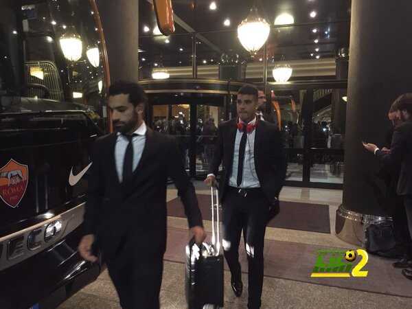 صور : وصول لاعبي روما إلى ملعب السان سيرو