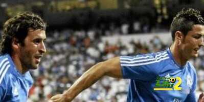 لاعبوا ريال مدريد يحتفون براؤول على طريقته الخاصة