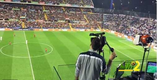 مشجعو اسبانيا يهتفون ضد بيكيه ومشجعو انجلترا يهتفون له ..!