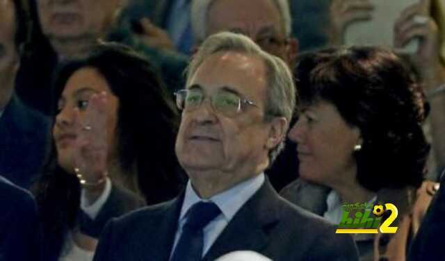 صور : جمهور البيرنابيو هتف ضد بيريز وطالبه بالاستقالة ورفع المناديل البيضاء ..!