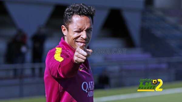 عاجل : ادريانو لاعبا في برشلونة حتى 2017