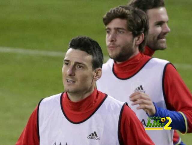 الكشف عن أرقام قمصان نجوم برشلونة وريال مدريد مع لاروخا