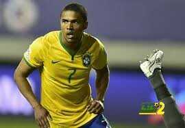 دوجلاس كوستا يدون أولى أهداف المنتخب البرازيلي في شباك اوروجواي