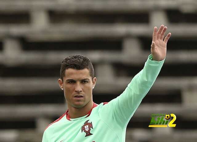 مدرب البرتغال يدافع عن رونالدو