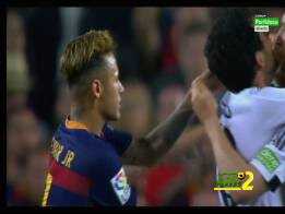 نيمار ينهال على لاعبو فالنسيا بالضرب عقب أحتفالهم بالنصر
