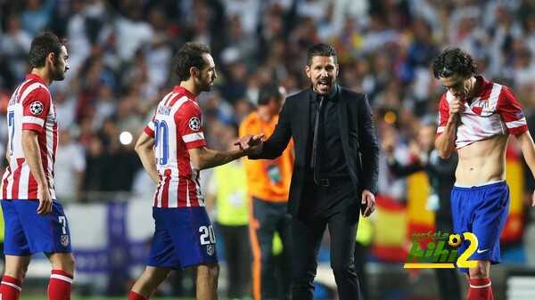 LISBON, PORTUGAL - MAY 24: Juanfran of Club Atletico de Madrid shakes hands with Diego Simeone, Coach of Club Atletico de Madrid at the end of the match in the UEFA Champions League Final between Real Madrid and Atletico de Madrid at Estadio da Luz on May 24, 2014 in Lisbon, Portugal. (Photo by Alex Livesey/Getty Images)