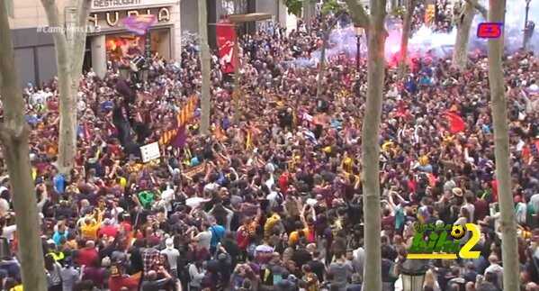 صورة : جماهير برشلونة تحتفل بالليغا الـ24 في تاريخ النادي ..!