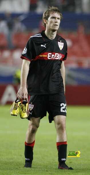 Aleksandr Hleb of VfB Stuttgart leaves at the end of their Champions League soccer match against Sevilla in Seville November 4, 2009. REUTERS/Javier Barbancho (SPAIN SPORT SOCCER)